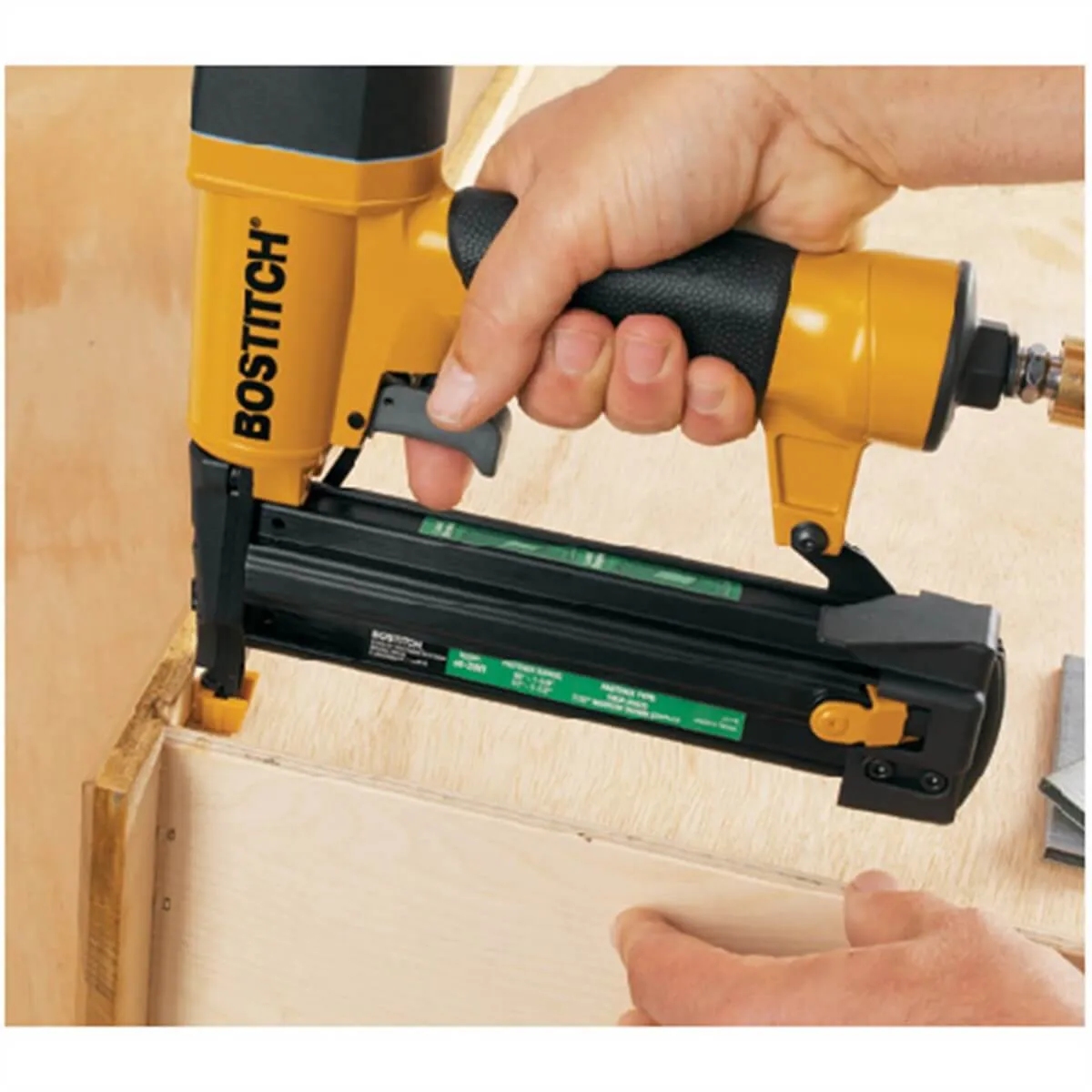 Bostitch SB2IN1 - 18GA Brad Nailer & Finish Stapler Kit